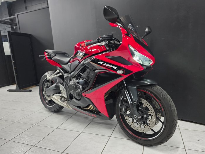 2023 Honda CBR650R Red