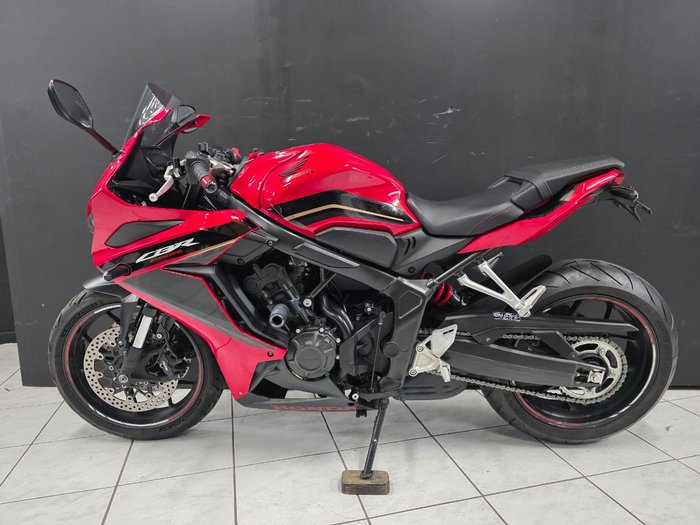 2023 Honda CBR650R Red