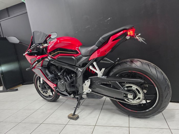 2023 Honda CBR650R Red