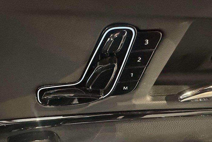 2025 Mahindra XUV700 AX7L