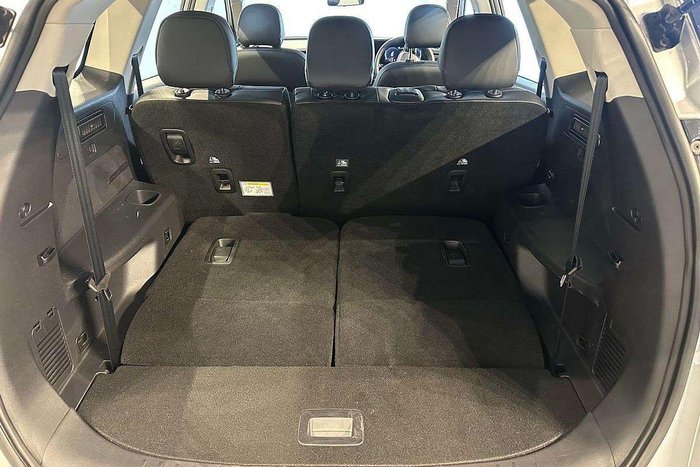 2025 Mahindra XUV700 AX7L