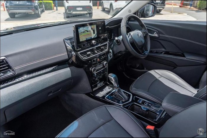 2025 Mahindra XUV3XO AX7L