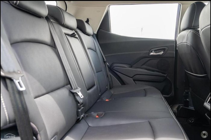 2025 Mahindra XUV3XO AX7L