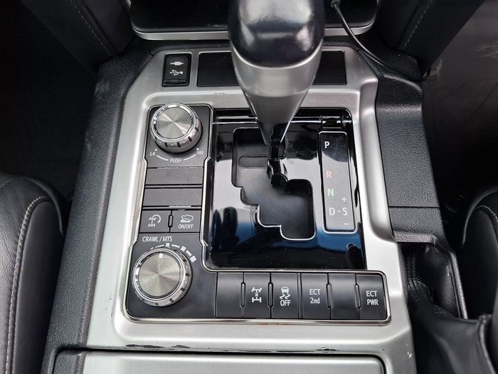 2018 Toyota Landcruiser VX VDJ200R 4X4 Dual Range Glacier White
