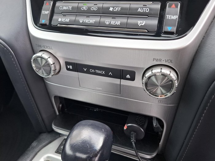 2018 Toyota Landcruiser VX VDJ200R 4X4 Dual Range Glacier White