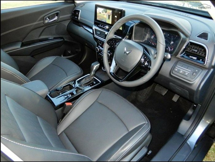 2025 Mahindra XUV3XO AX7L