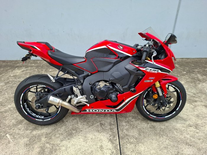2017 Honda CBR1000RR (FIREBLADE) Red