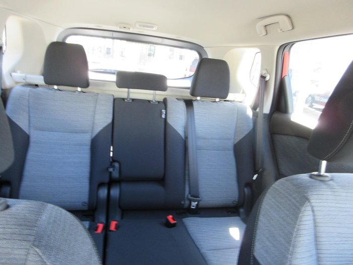 2025 Nissan X-TRAIL ST