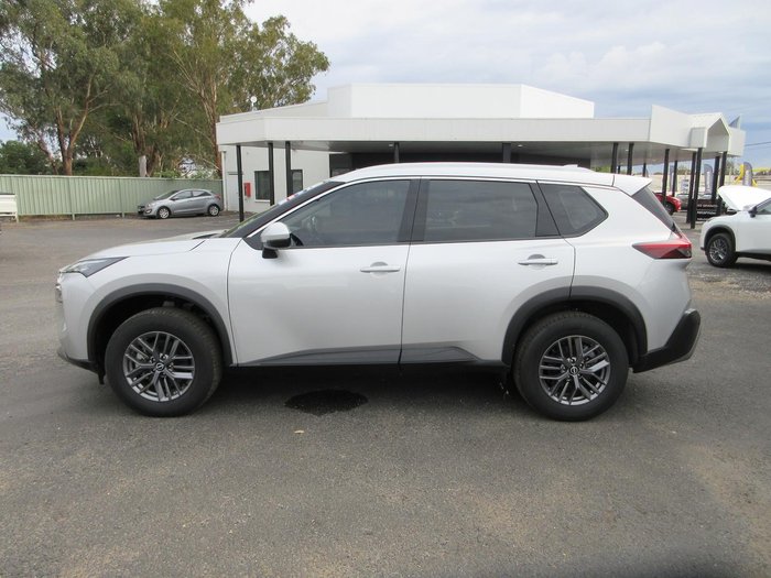 2025 Nissan X-TRAIL ST