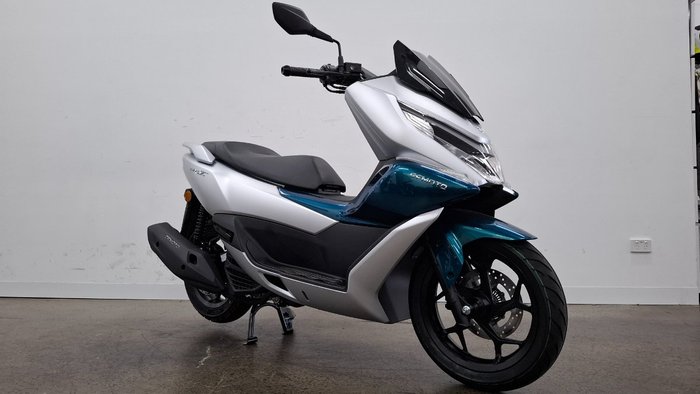 2025 CFMOTO 2025 Cf Moto 150CC 150 SC Scooter Space Silver