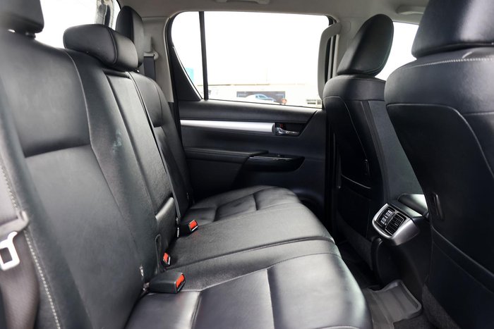 2023 Toyota Hilux SR5