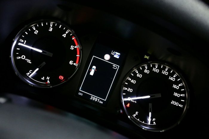 2025 Toyota Hilux SR