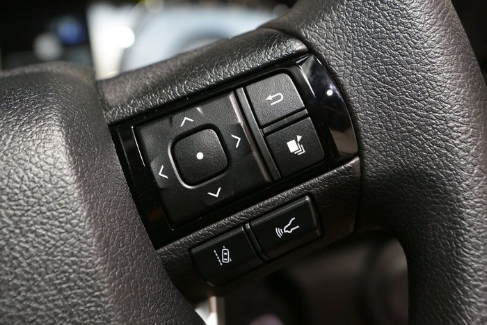 2025 Toyota Hilux SR