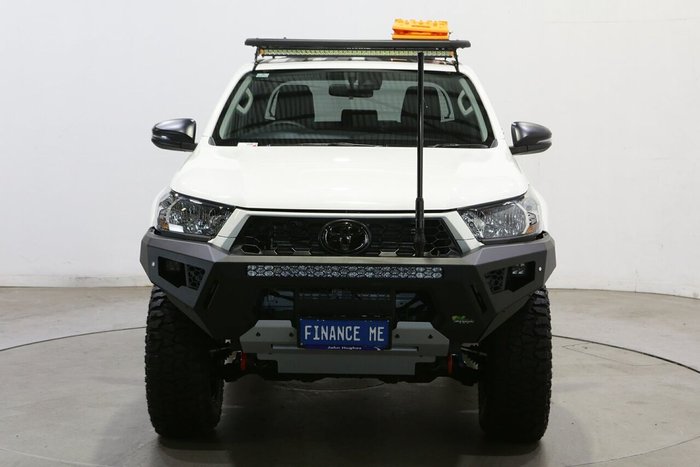 2025 Toyota Hilux SR