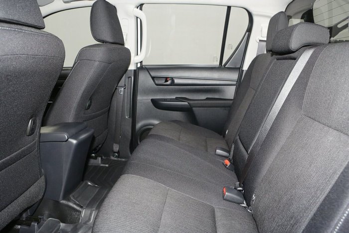 2025 Toyota Hilux SR