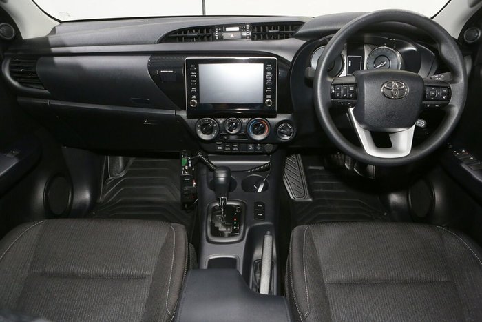 2025 Toyota Hilux SR