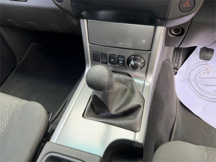 2010 NISSAN NAVARA ST-X (4x4)