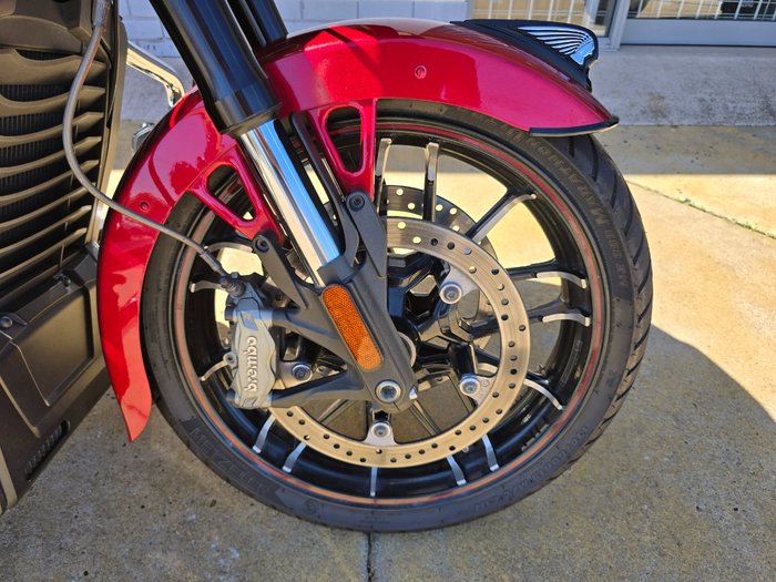 2021 INDIAN CHALLENGER LIMITED Red