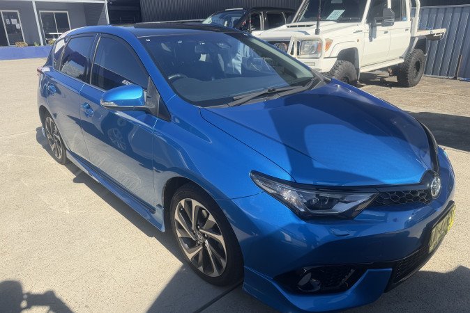 2017 TOYOTA COROLLA