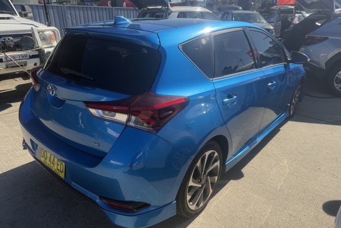 2017 TOYOTA COROLLA ZR