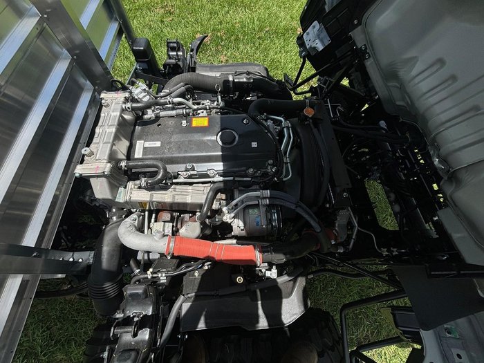 2025 Isuzu Nps NPS 75-155 White