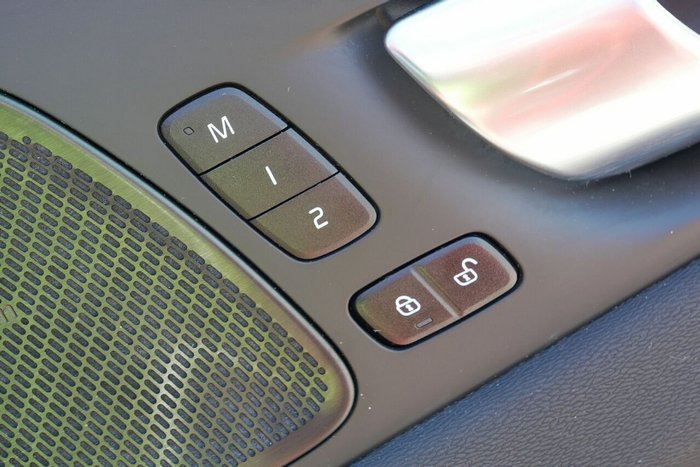 2022 Volvo XC60 B6 R-Design