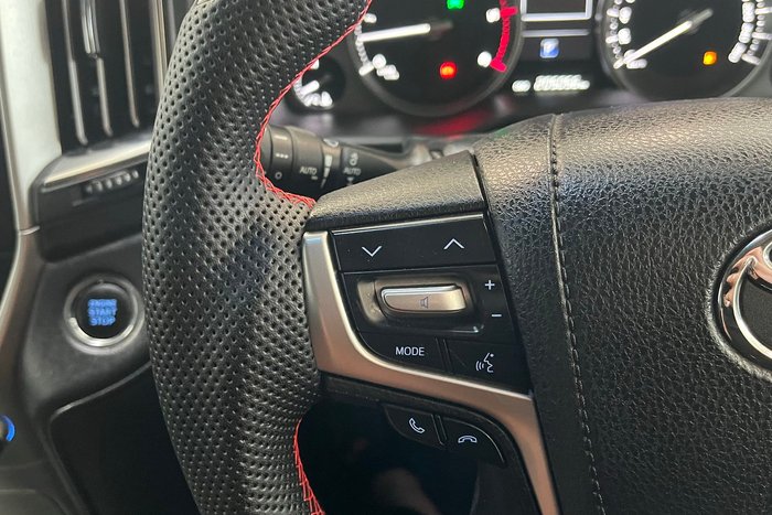 2017 Toyota Landcruiser VX