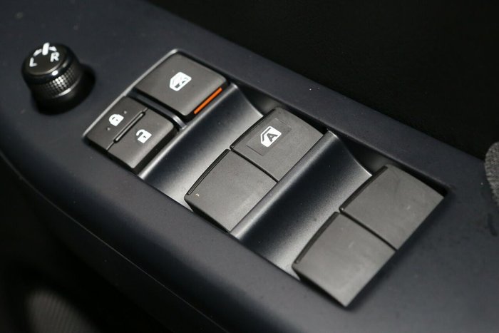 2025 Toyota Hilux SR