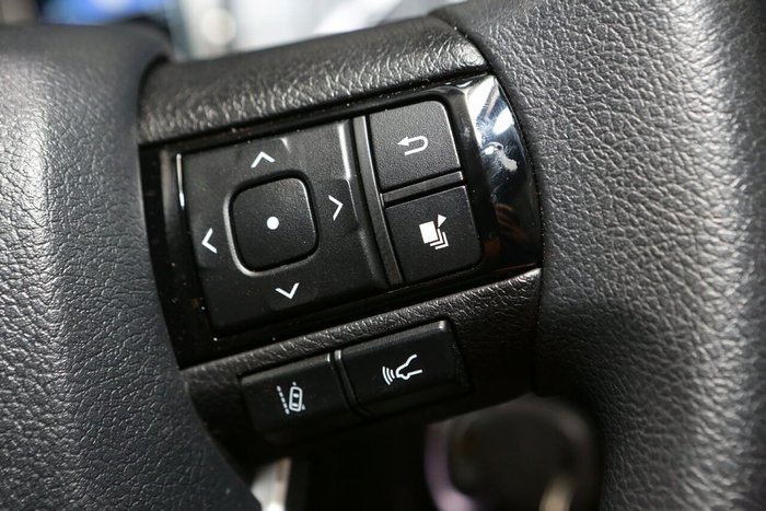 2025 Toyota Hilux SR