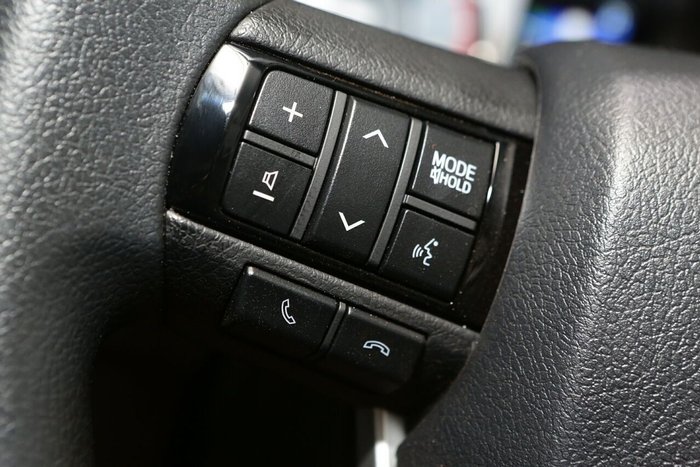 2025 Toyota Hilux SR