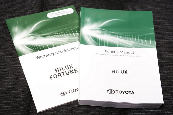 2025 Toyota Hilux SR