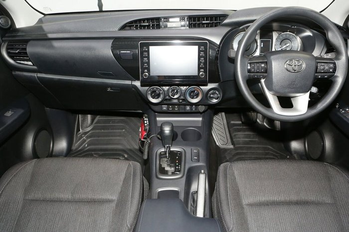 2025 Toyota Hilux SR