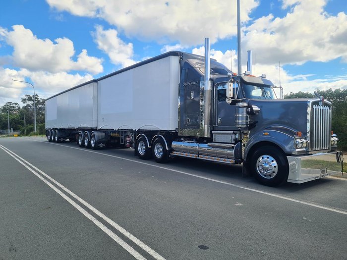 2017 Kenworth T909