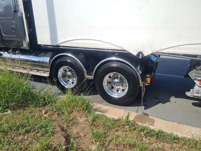 2017 Kenworth T909