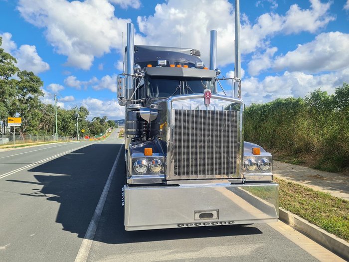 2017 Kenworth T909