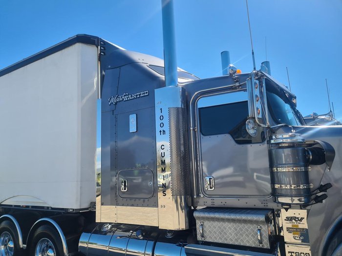 2017 Kenworth T909