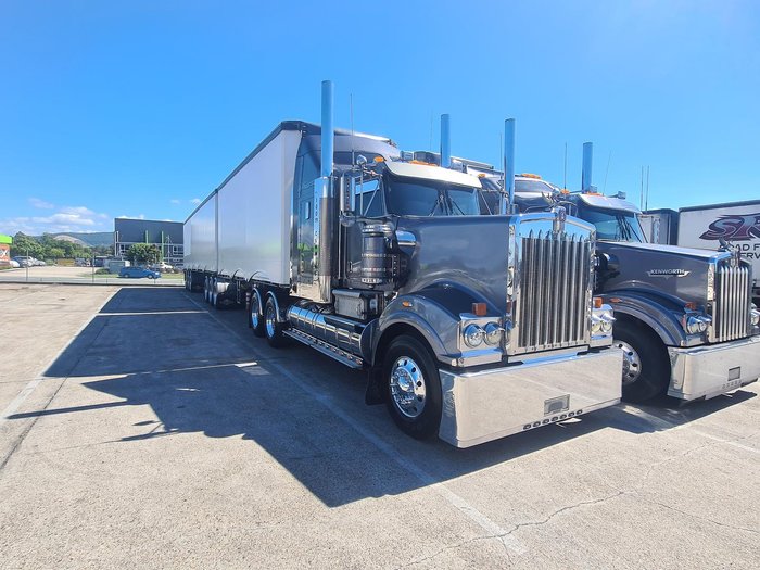 2017 Kenworth T909