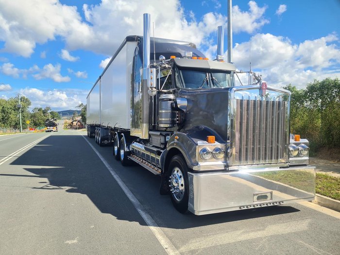 2017 Kenworth T909