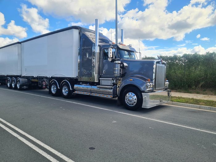2017 Kenworth T909