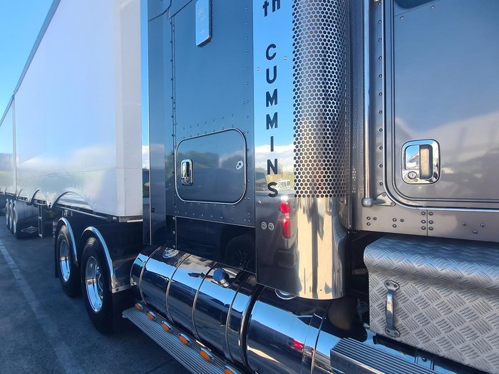 2017 Kenworth T909