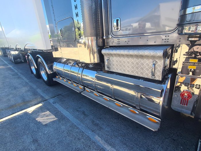 2017 Kenworth T909