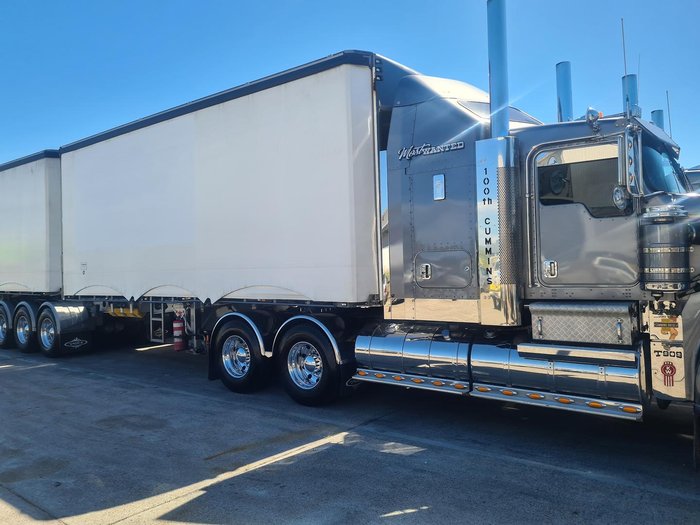 2017 Kenworth T909