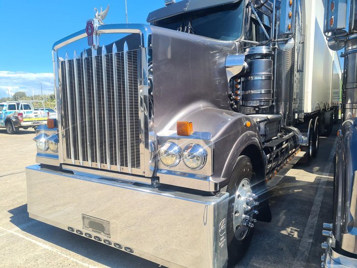 2017 Kenworth T909