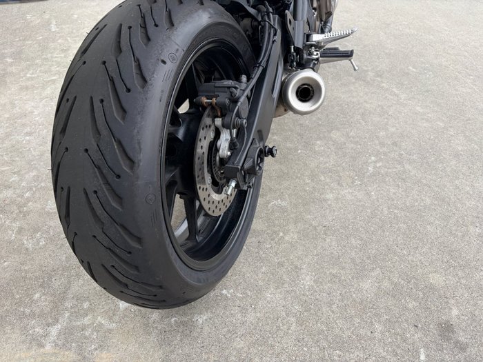 2024 Yamaha XSR700 WHITE/BLAC