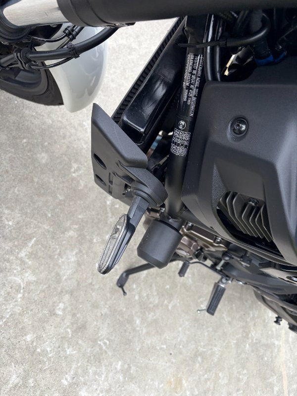 2024 Yamaha XSR700 WHITE/BLAC