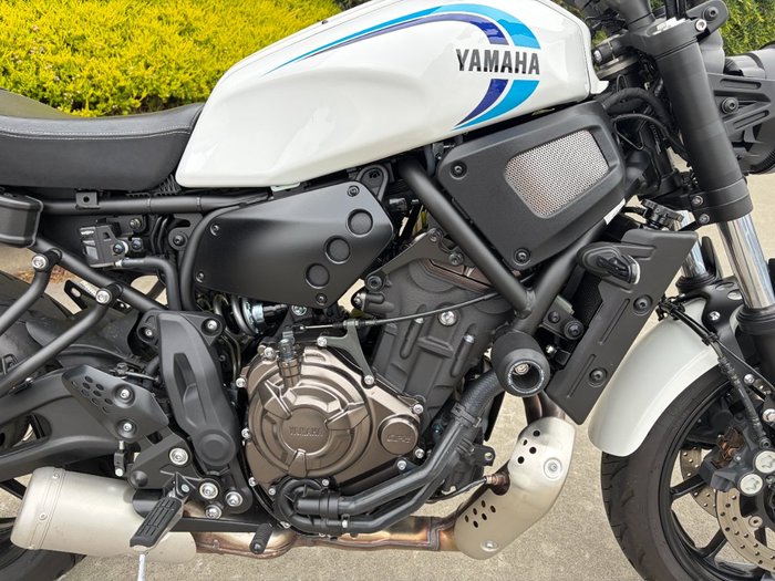 2024 Yamaha XSR700 WHITE/BLAC