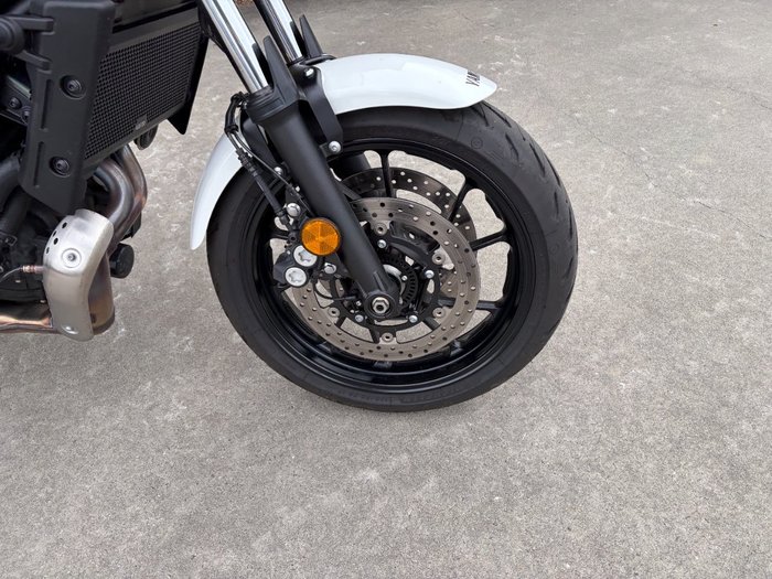 2024 Yamaha XSR700 WHITE/BLAC