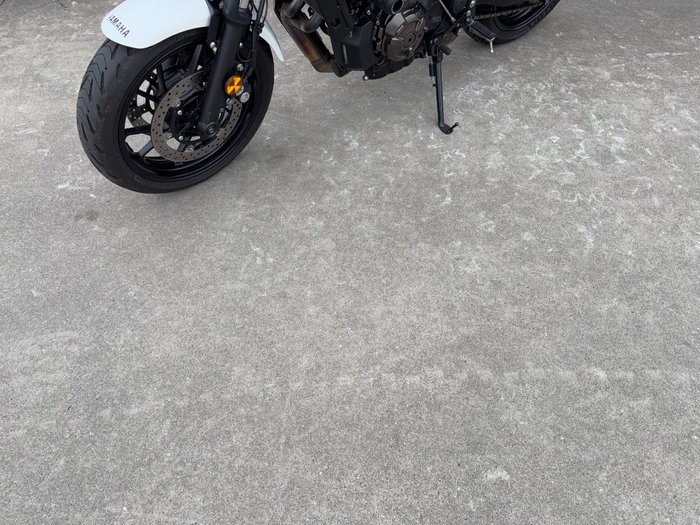 2024 Yamaha XSR700 WHITE/BLAC