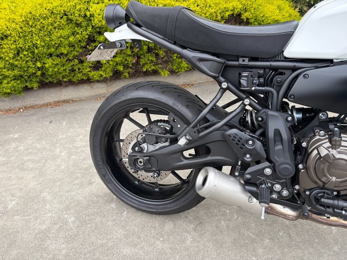 2024 Yamaha XSR700 WHITE/BLAC