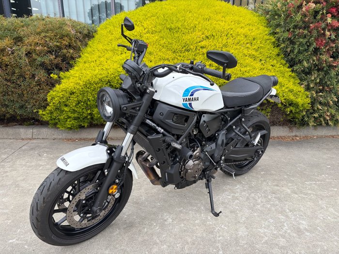 2024 Yamaha XSR700 WHITE/BLAC